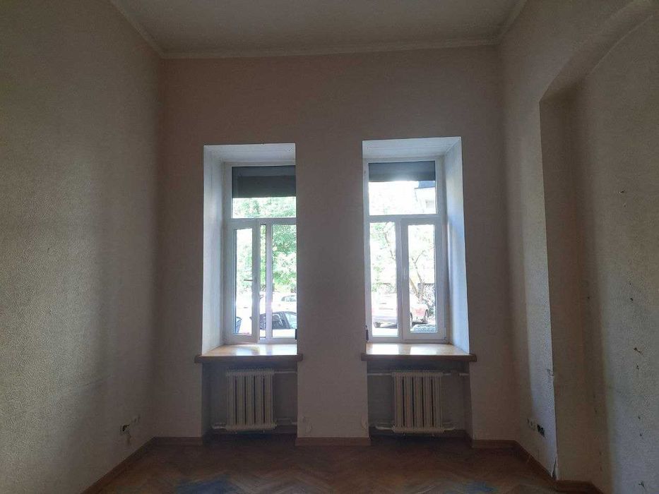 Інститутська, б.13/4, 44 кв м.Світло ЗАВЖДИ! Царський будинок 15000грн