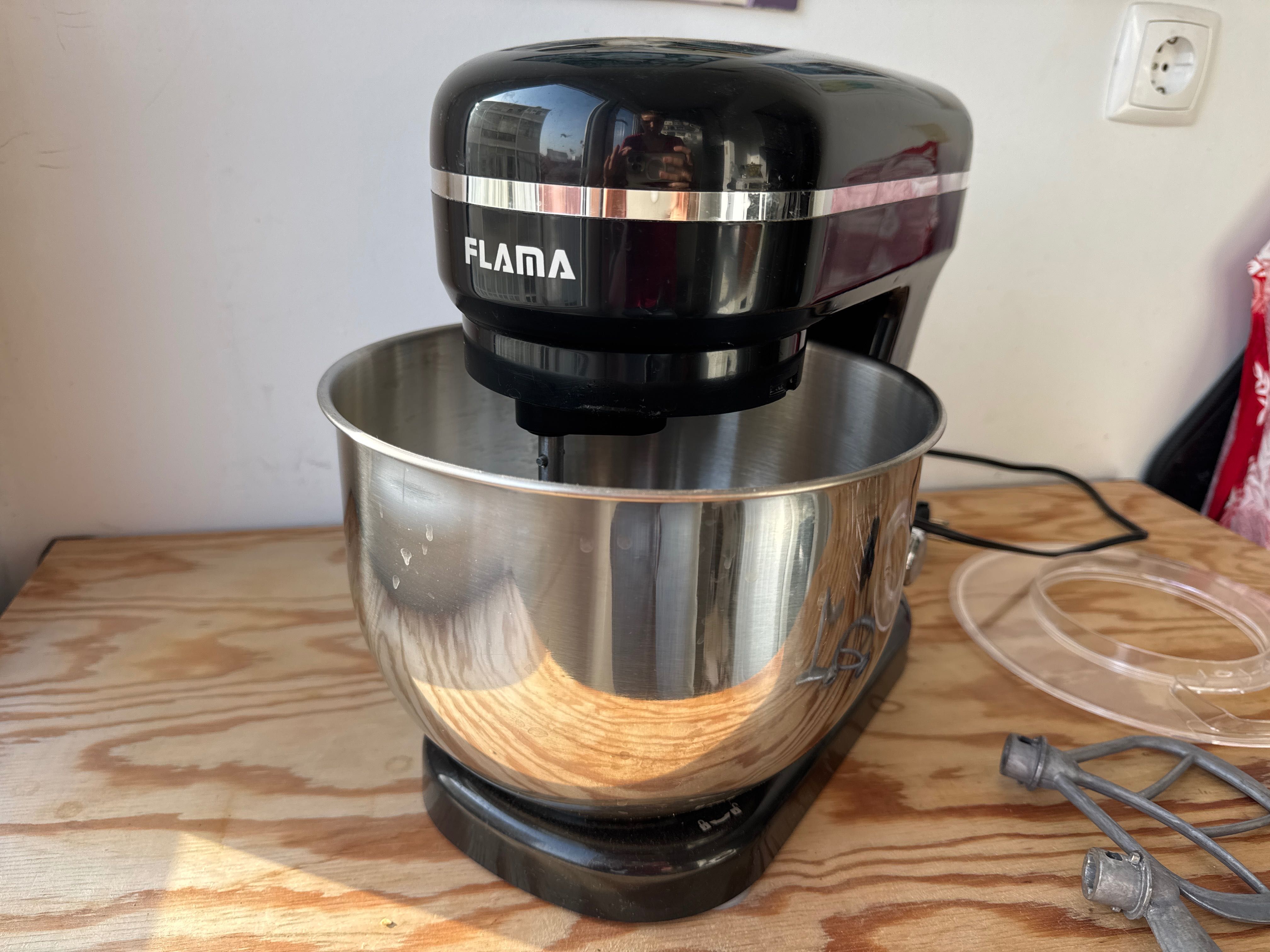 Batedeira Flama 1462FL – 1200W, com todos os acessórios