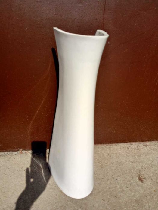 Підставка для умивальника. Ніжка рукомийника.