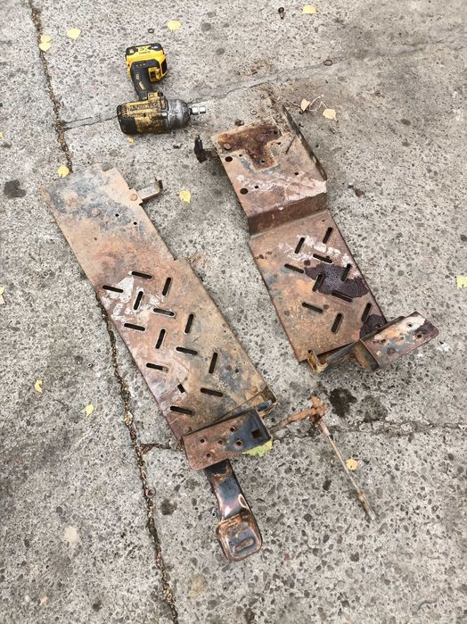 blachy pomosty pedały hamulca MF massey Ferguson Ursus 255,2812,3512