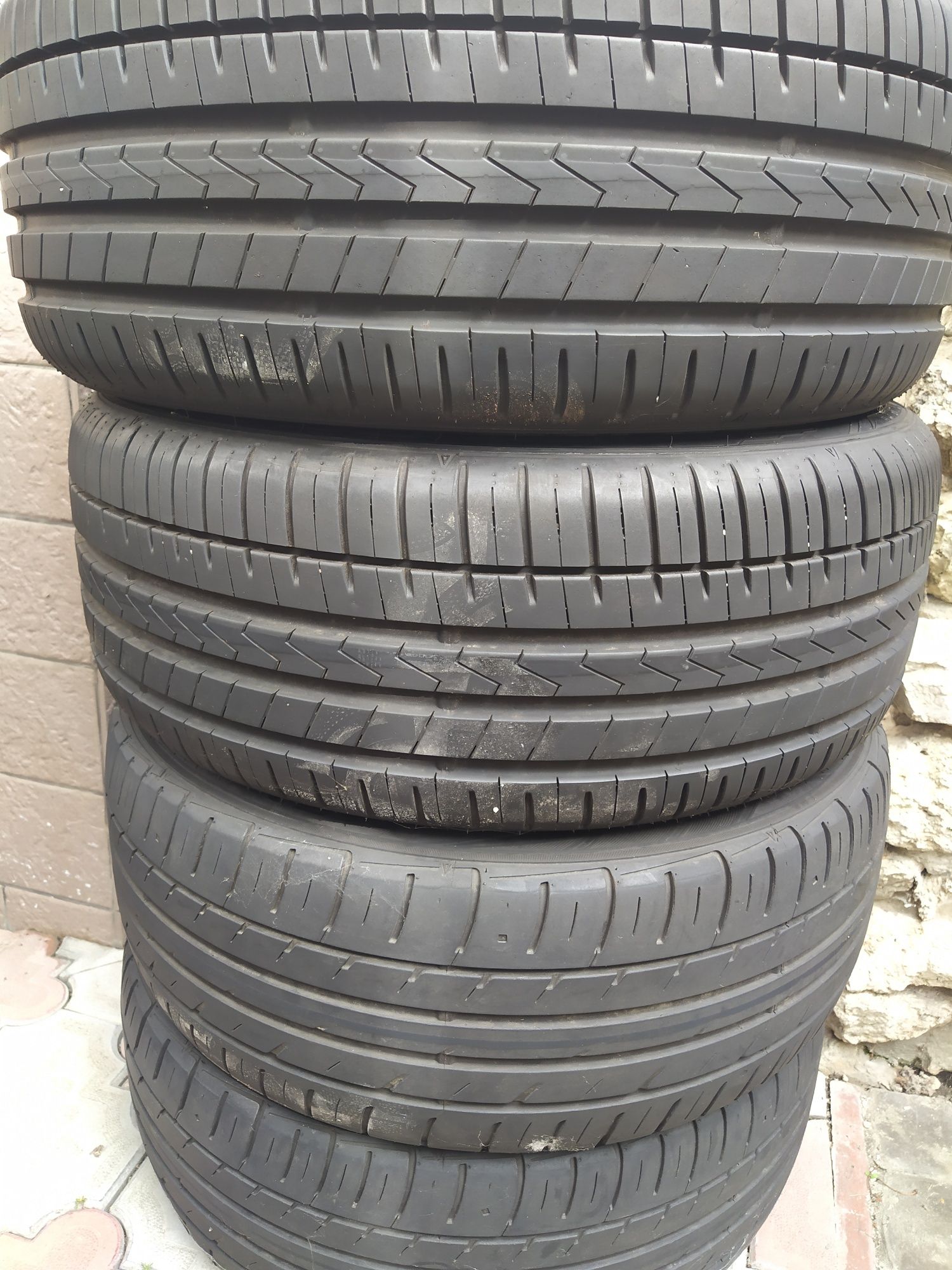 Продам  шини  235/45R17