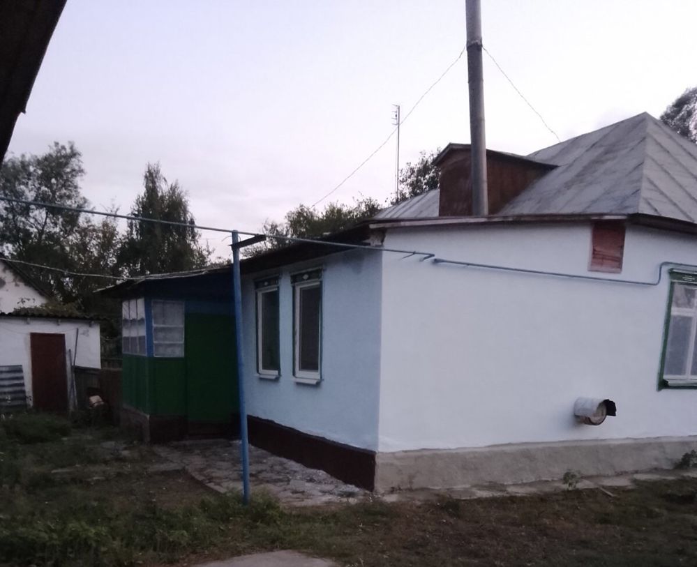 Дом с усадьбой / Будинок з усадьбою