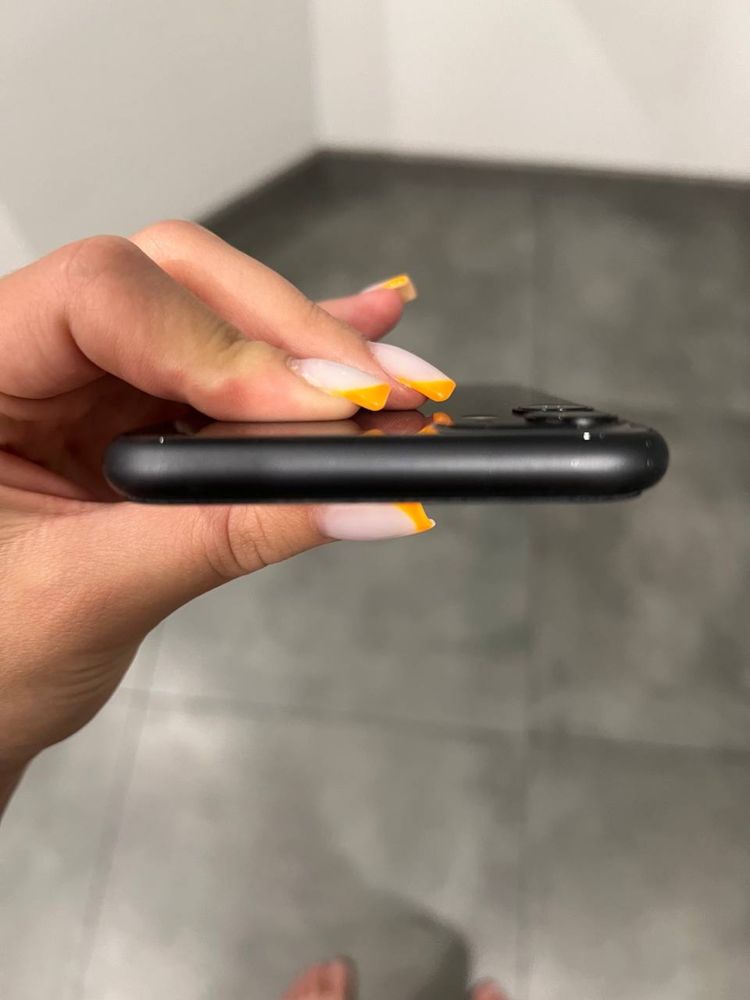 iPhone 11 в відміному стані