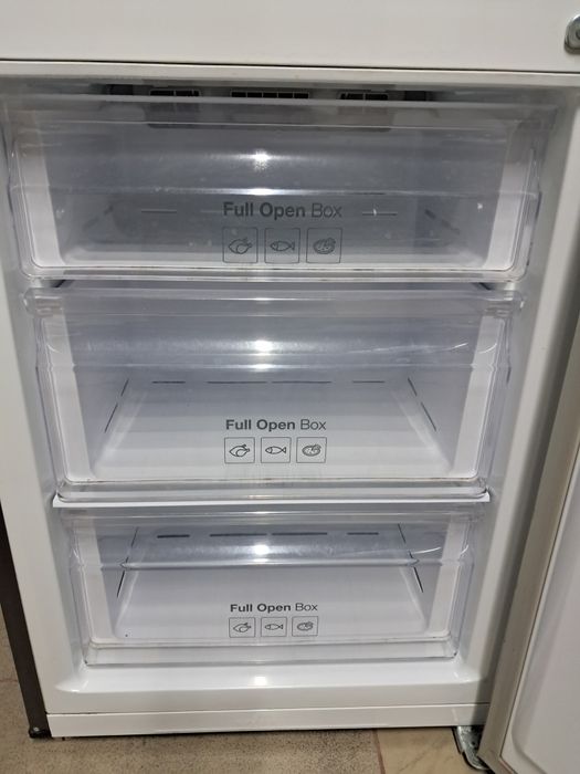 Холодильник Samsung на 310 л висотою 185 см, А+, NoFrost
