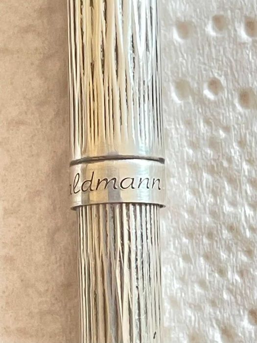 Lápiseira com minhas em Prata Nova