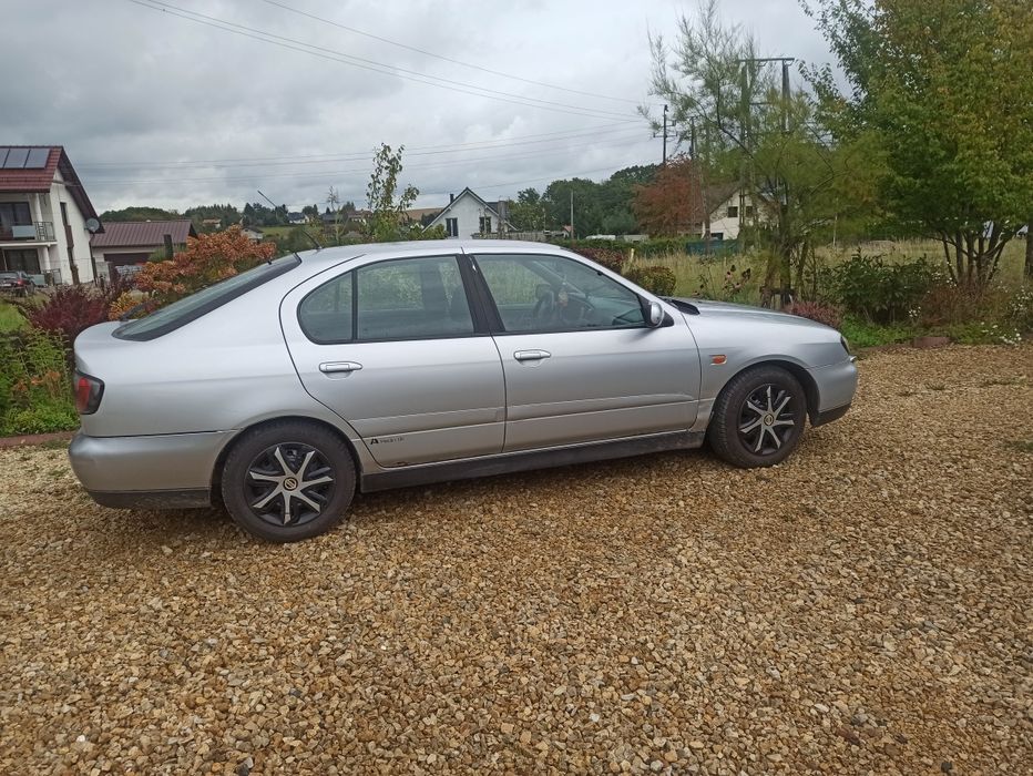 Nissan Primera p11 sedan
