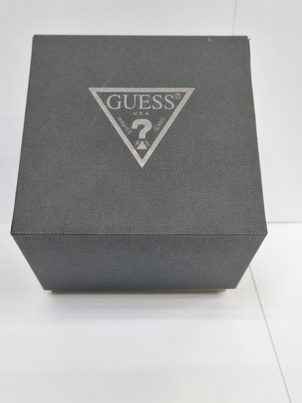 Продам.Годинник GUESS W057IL1