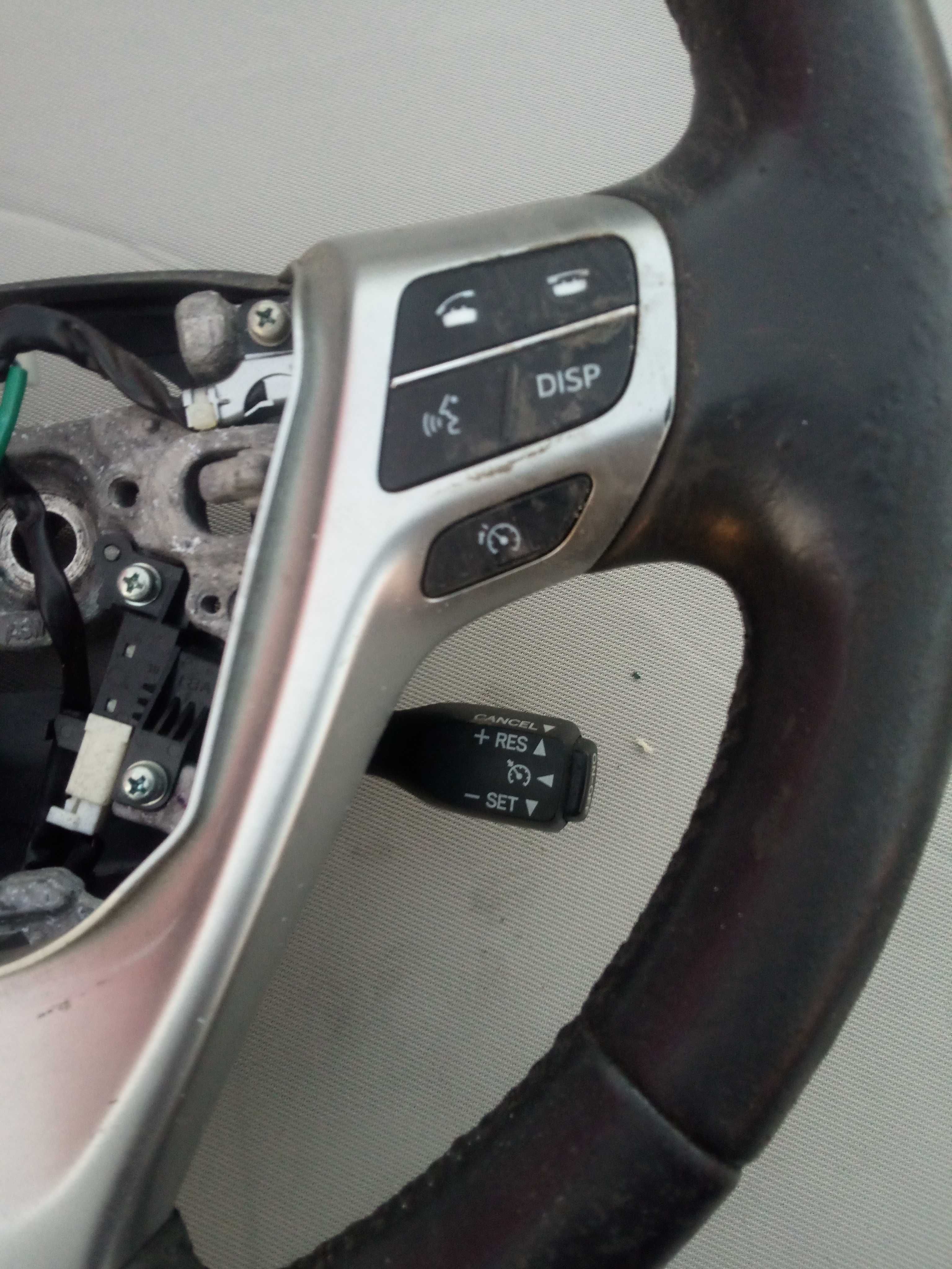 TOYOTA VERSO 09-14 kierownica tempomat
