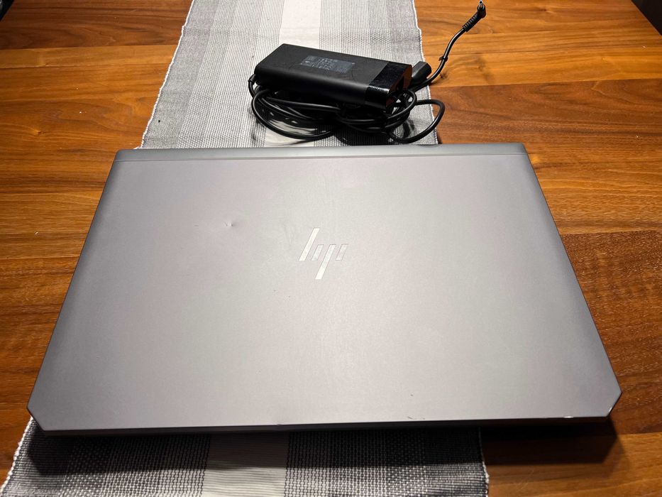 Laptop HP ZBook 17 G5 i7-8750H 32/750 GB P1000 WIN 11 PRO