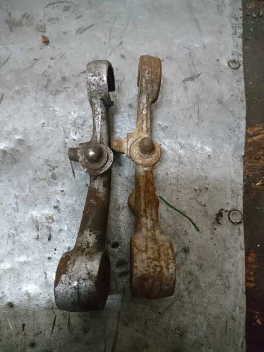 Wahacz wahaczyki przednie 2320 komar 2350  zawieszenie pchane