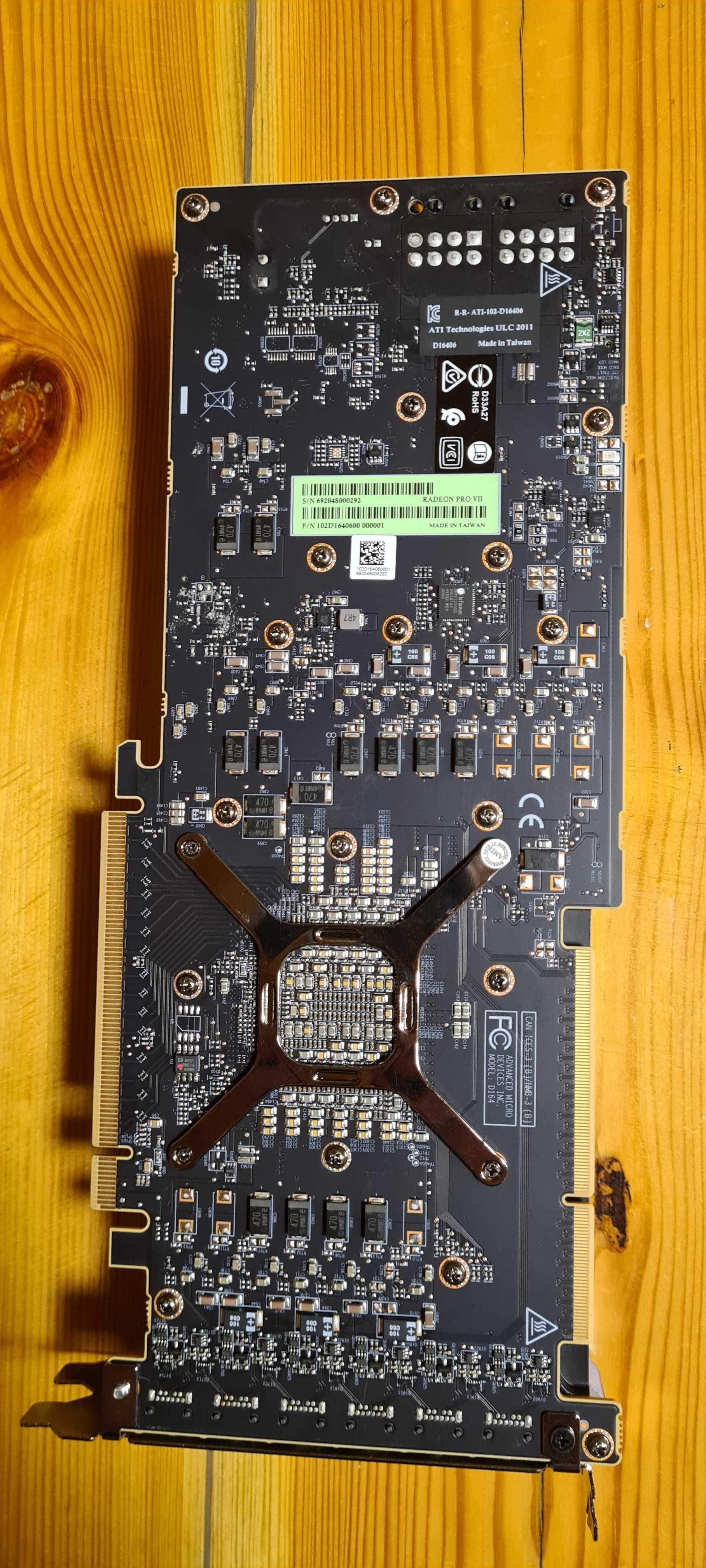 Видеокарта AMD Radeon Pro VII 16 GB