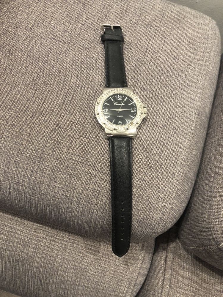 Tanio piękny zegarek Quartz damski srebrny z czarną opaską