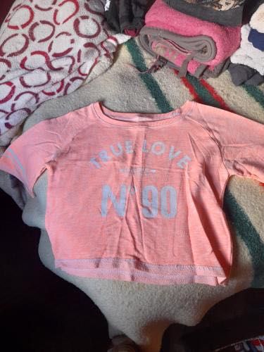 Tshirt salmão e branca