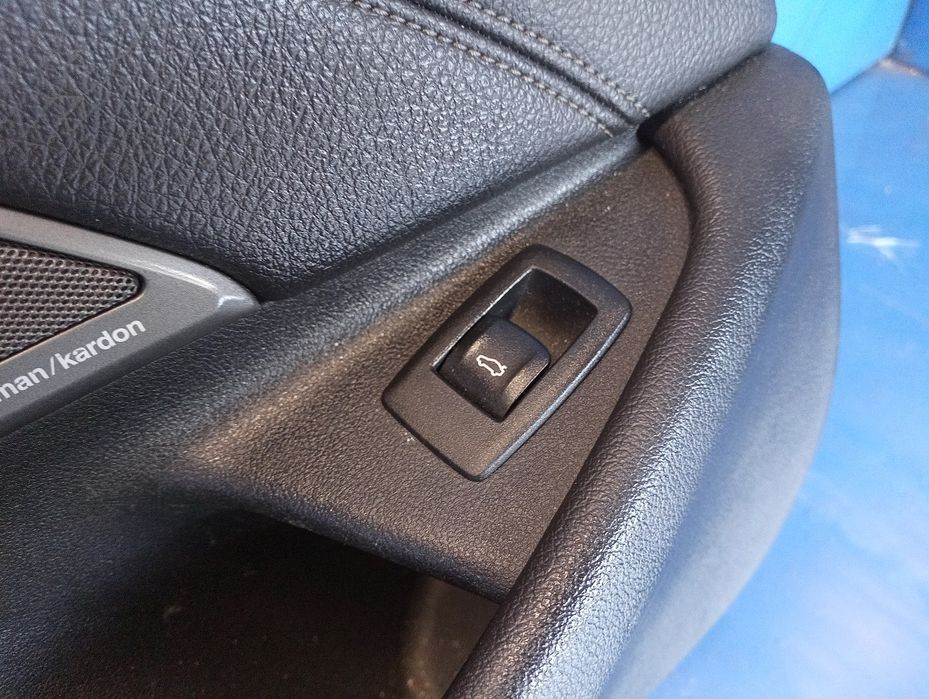 Обшивка двері BMW G30 передньої лівої Карта дверей БМВ 5 Г30 Розборка