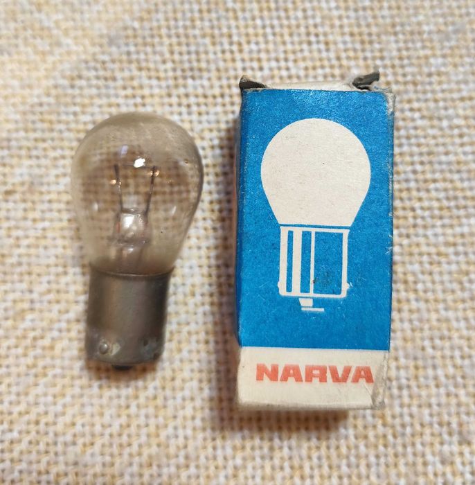 Żarówka Narva 12V 21 W  wyprodukowana w GDR.