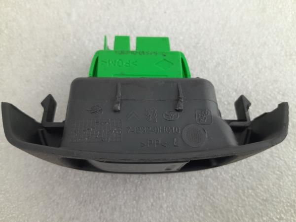 Comando / botão / interruptor vidros frente esquerdo TOYOTA Aygo (_B1_