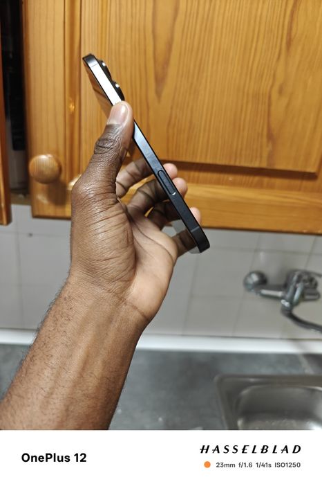 vendo meu iPhone 16 pro max usado como novo sem riscos. 256Gb