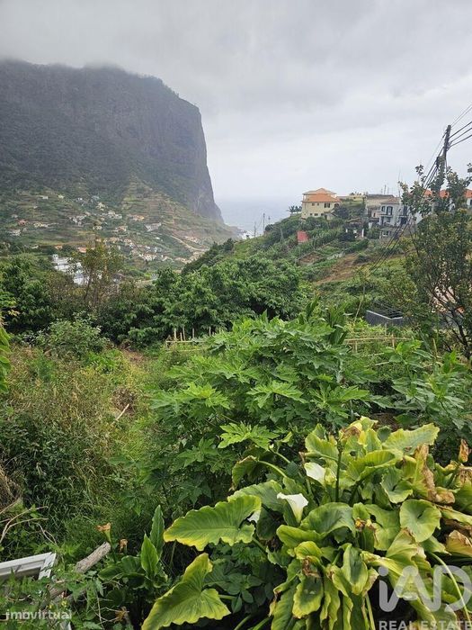 Terreno em Porto da Cruz de 990,00 m2