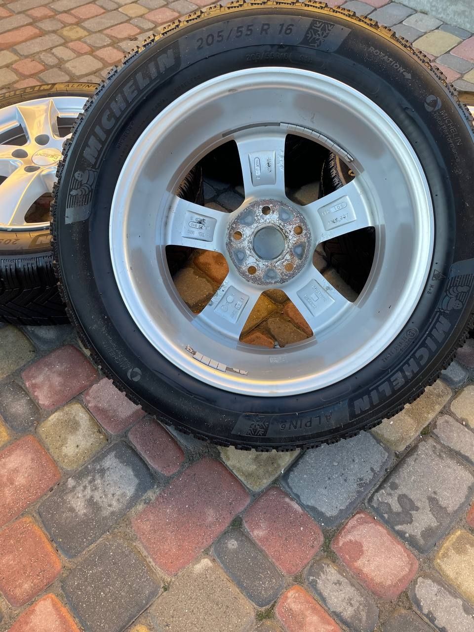R16 5 105 диски Dezent з гумою Michelin 205/55/16 - 2022 рік