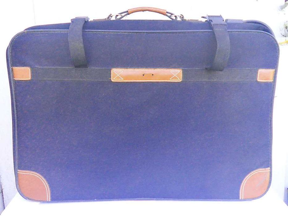 Чемодан на двух колесах БУ