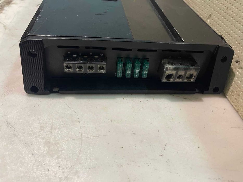 Автопідсилювач Calcell vac 1100.1