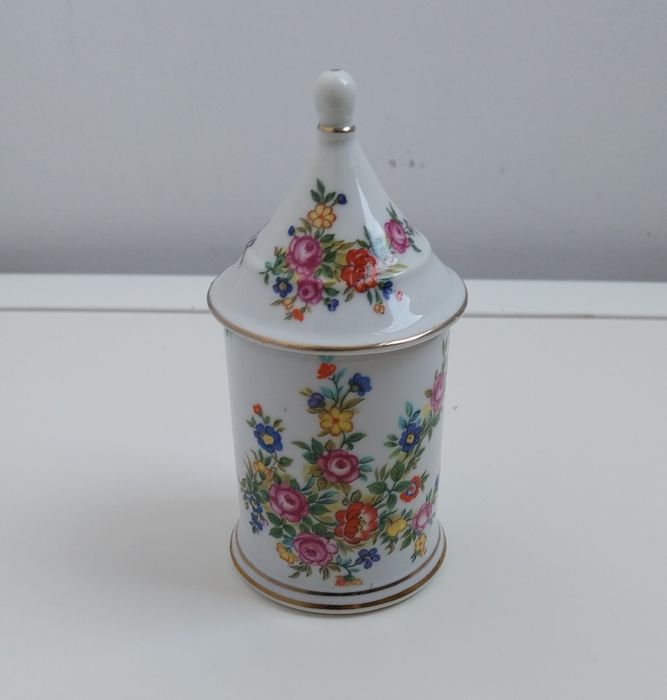 Lindo pote em porcelana da Cof Oliv.Frades