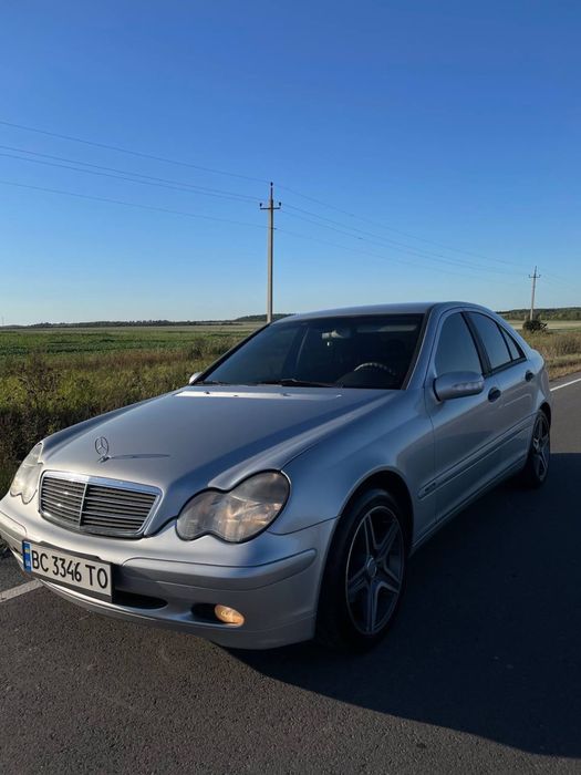 Mercedes c 180.