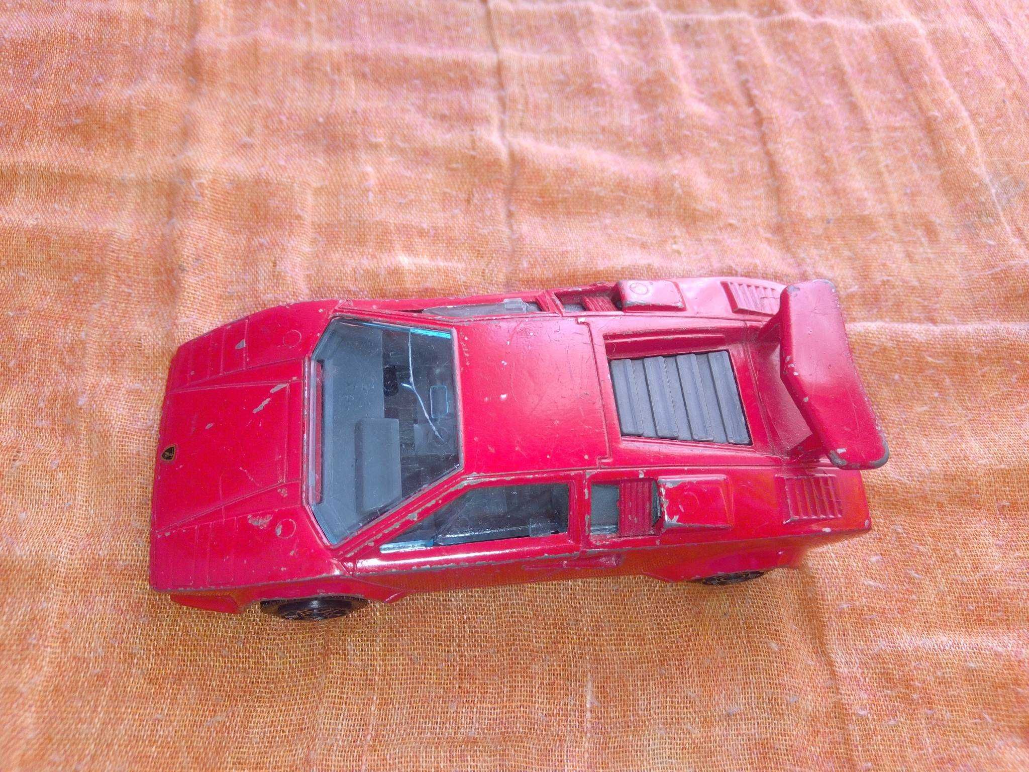 Lamborghini Countach 5000 model Bburago 1/43 1:43 czerwony samochód