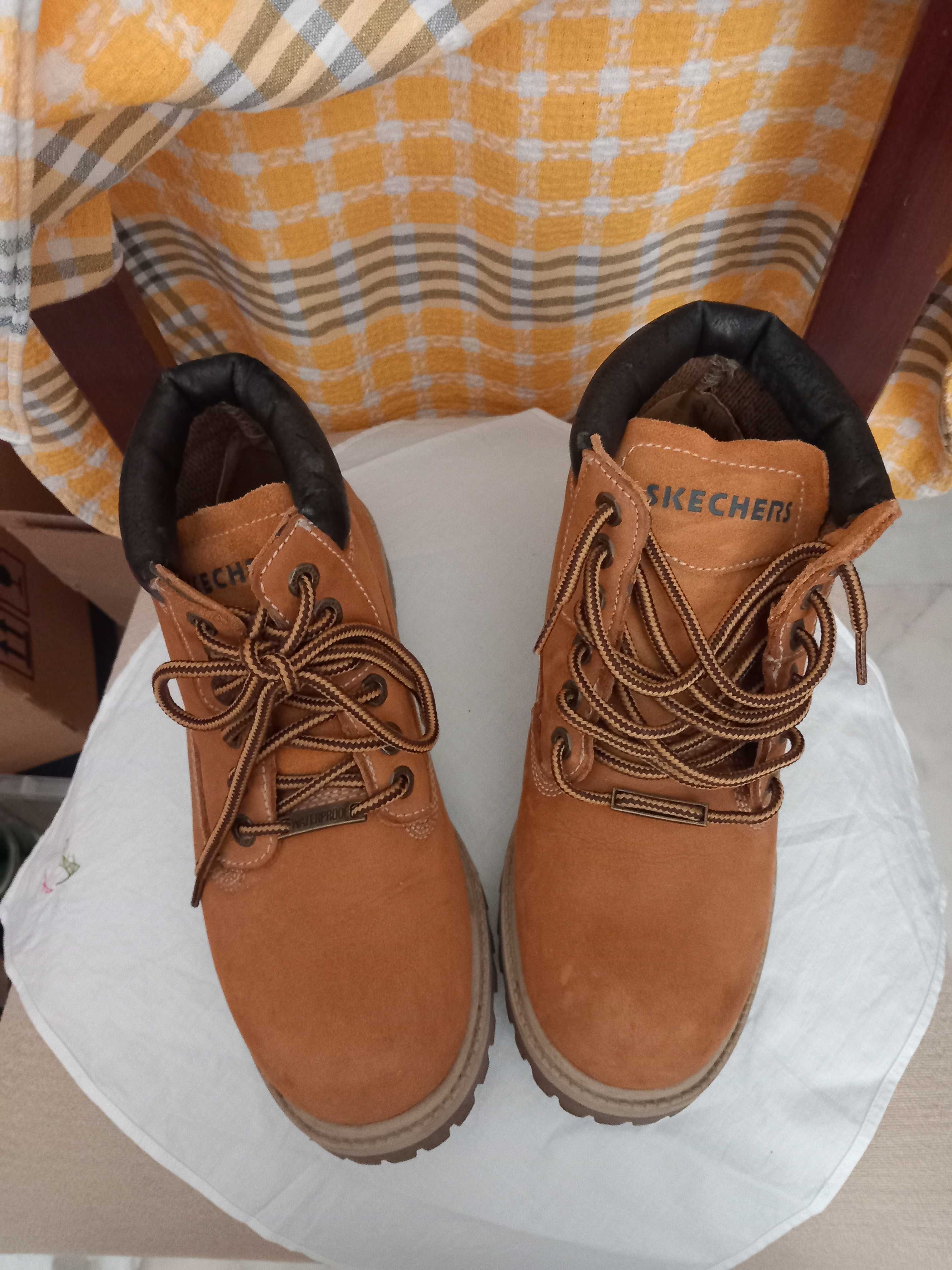 BOTAS "SKECHERS" Waterproof  - Excelente Estado
