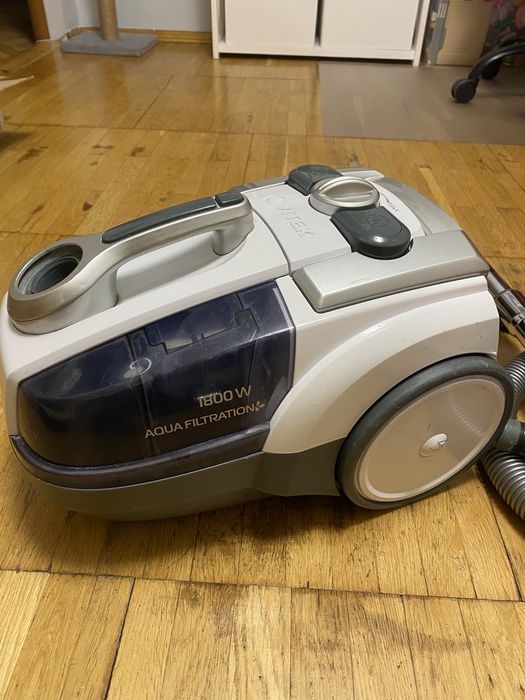 Пилосос з аква фільтром Vitek VT 1833 PR