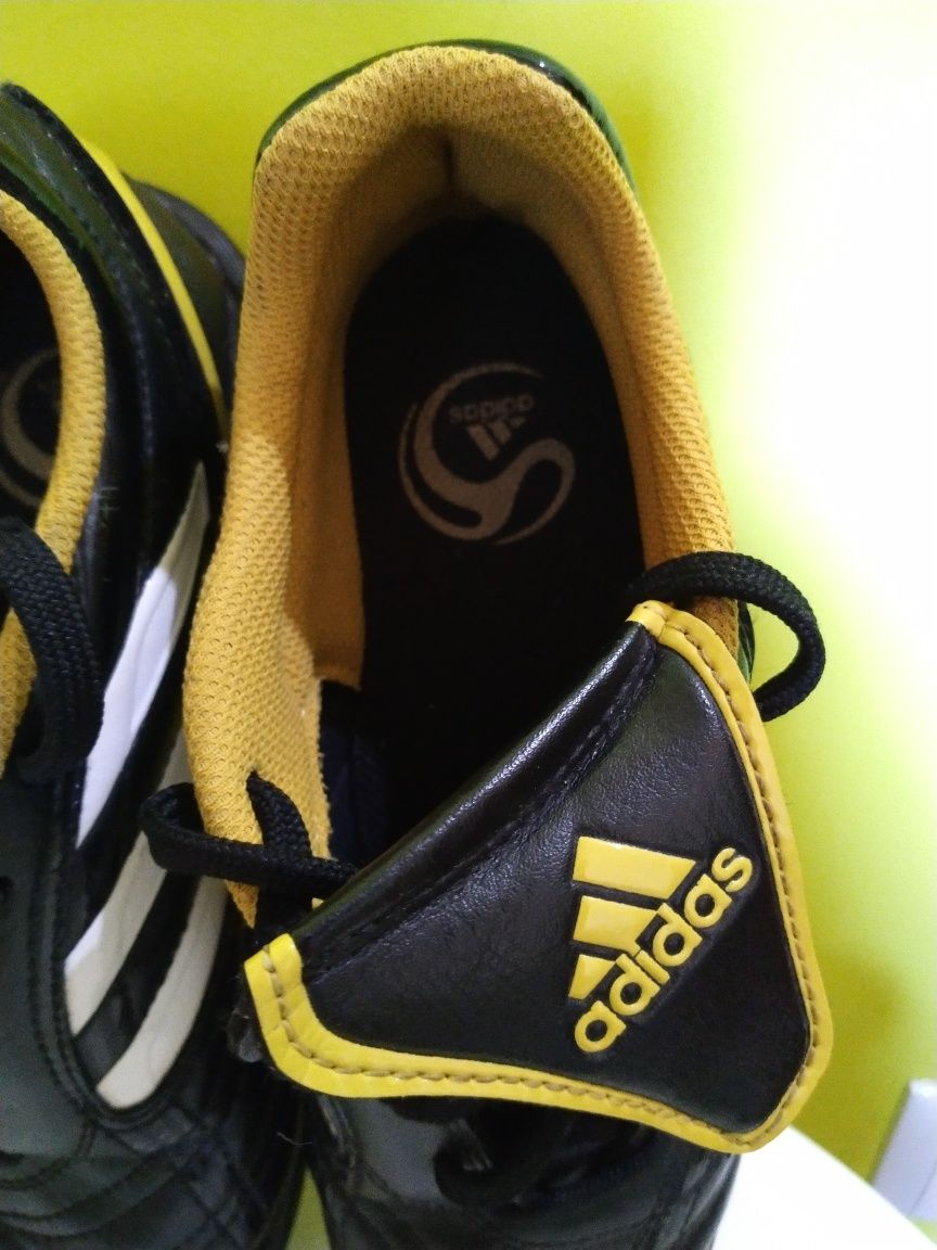 Adidas skórzane buty korki do gry w piłkę chłopięce rozm 33 wkładka 19