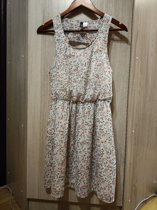 Лот жіночих речей джогери, футболки, майки, шорти, спідниця , сукні, у