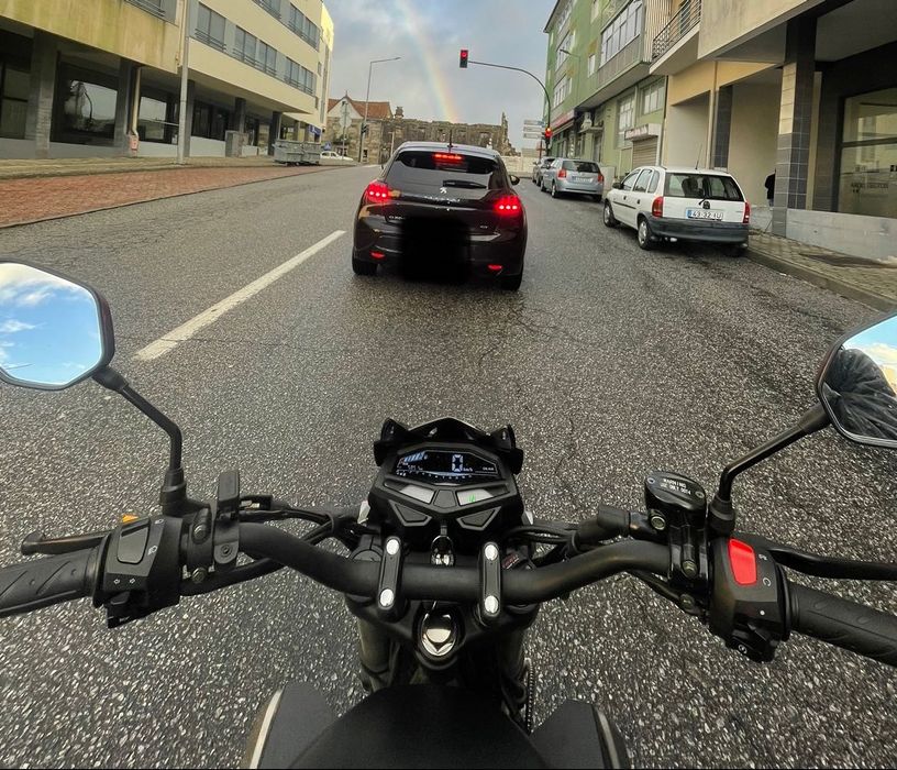 Mota UM 125cc, em ótimo estado e dentro da garantia