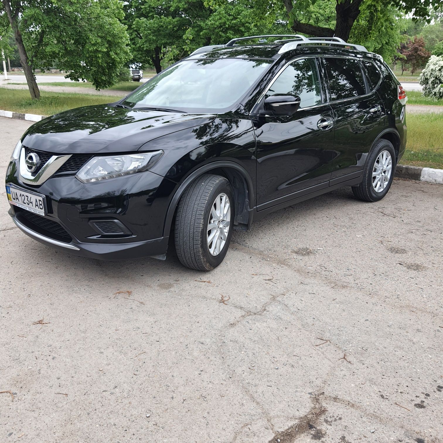 NISSAN ROGUE 2015 года