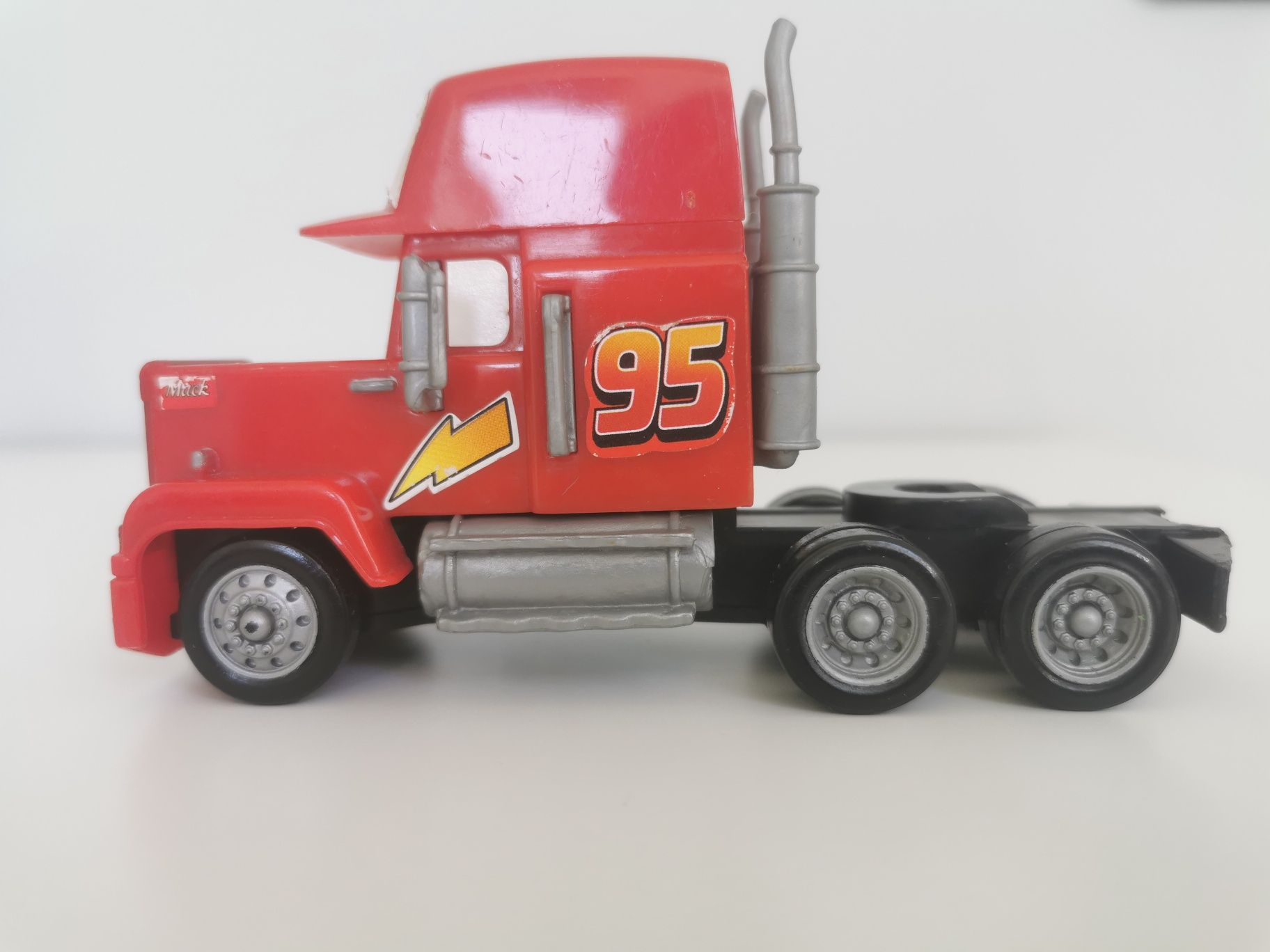 Disney Pixar Mattel Auta Cars Zabawka Ciężarówka Mack Maniek 1/55