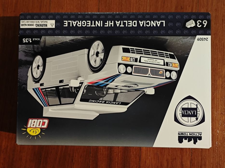 Lancia Delta HF Integrale Martini colors Cobi Bricks