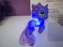 Konik pony świecący w kilku kolorach