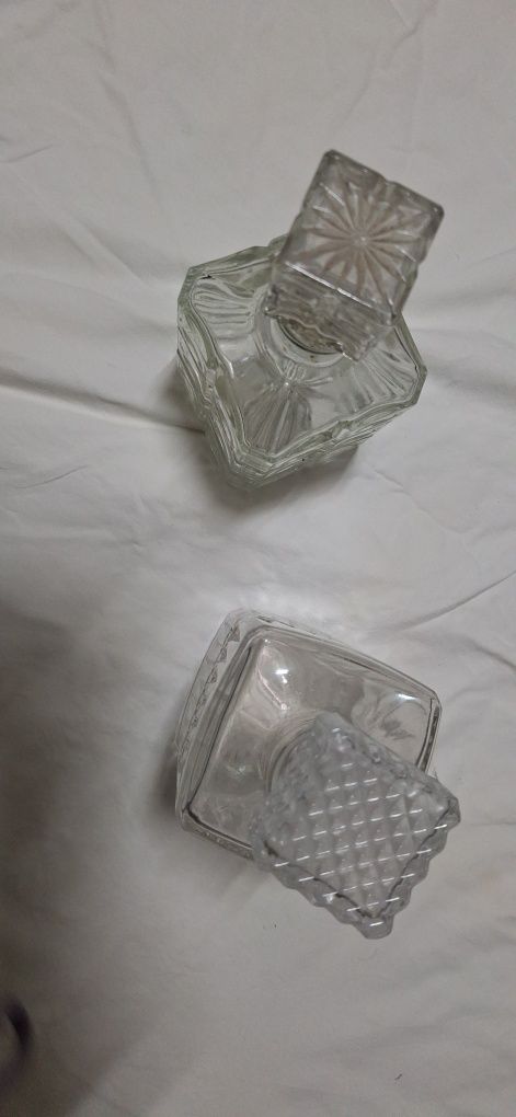 2 jarros  de whisky  em vidro
