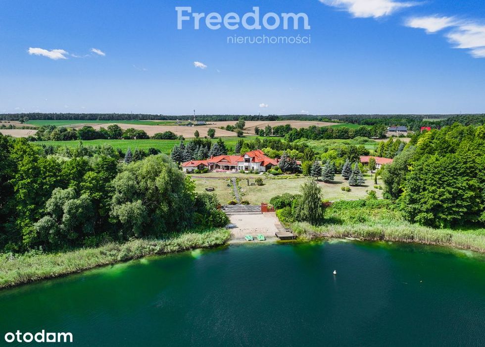 Rezydencja z linią brzegową jeziora Powidzkiego