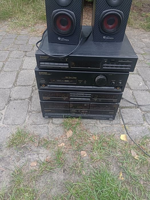 Wieża z głośnikami