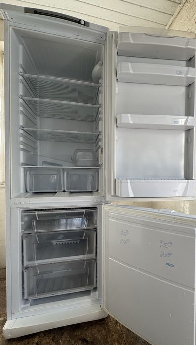 Холодильник-Морозильник Индезит