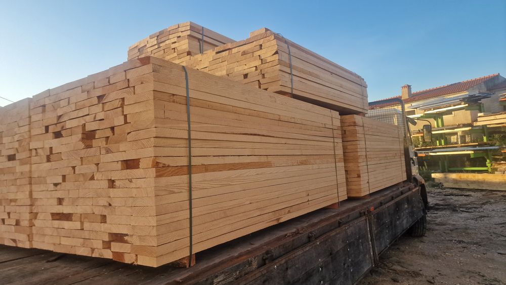 Madeira de pinho alinhada seca comprimentos 2.60 e 2.20x40 e 55 mm