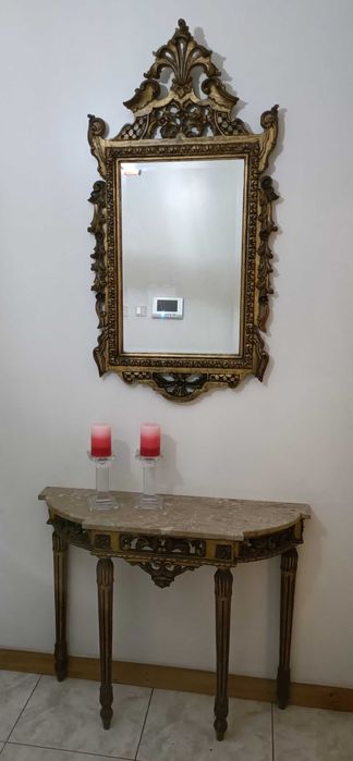 Credência e espelho em talha dourada