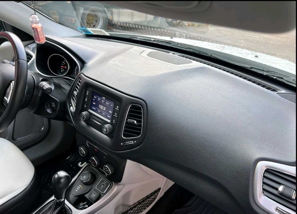 продам авто джип компас 2018 року автомат бензин повний привід