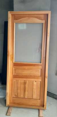 Drzwi drewniane lakierowane z szybami  nowe