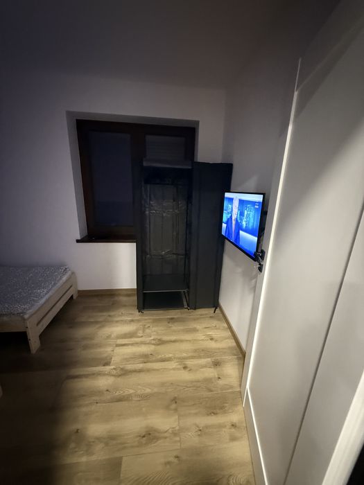 Dom lub pokoje dla pracownikow