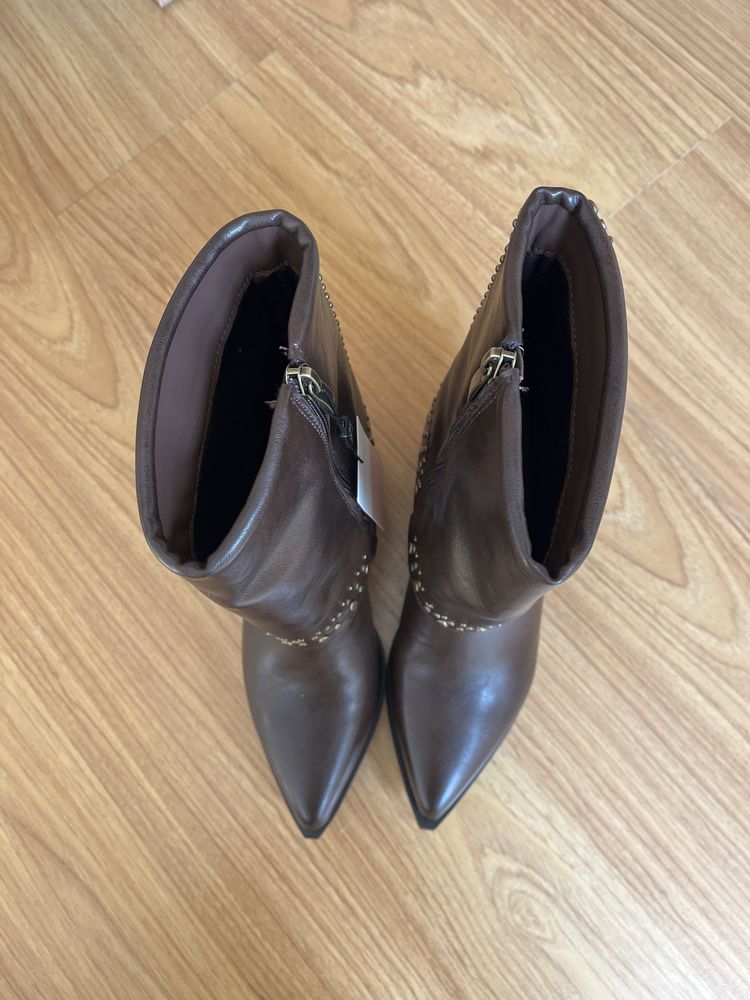 Botas Castanhas com Tachas Seaside