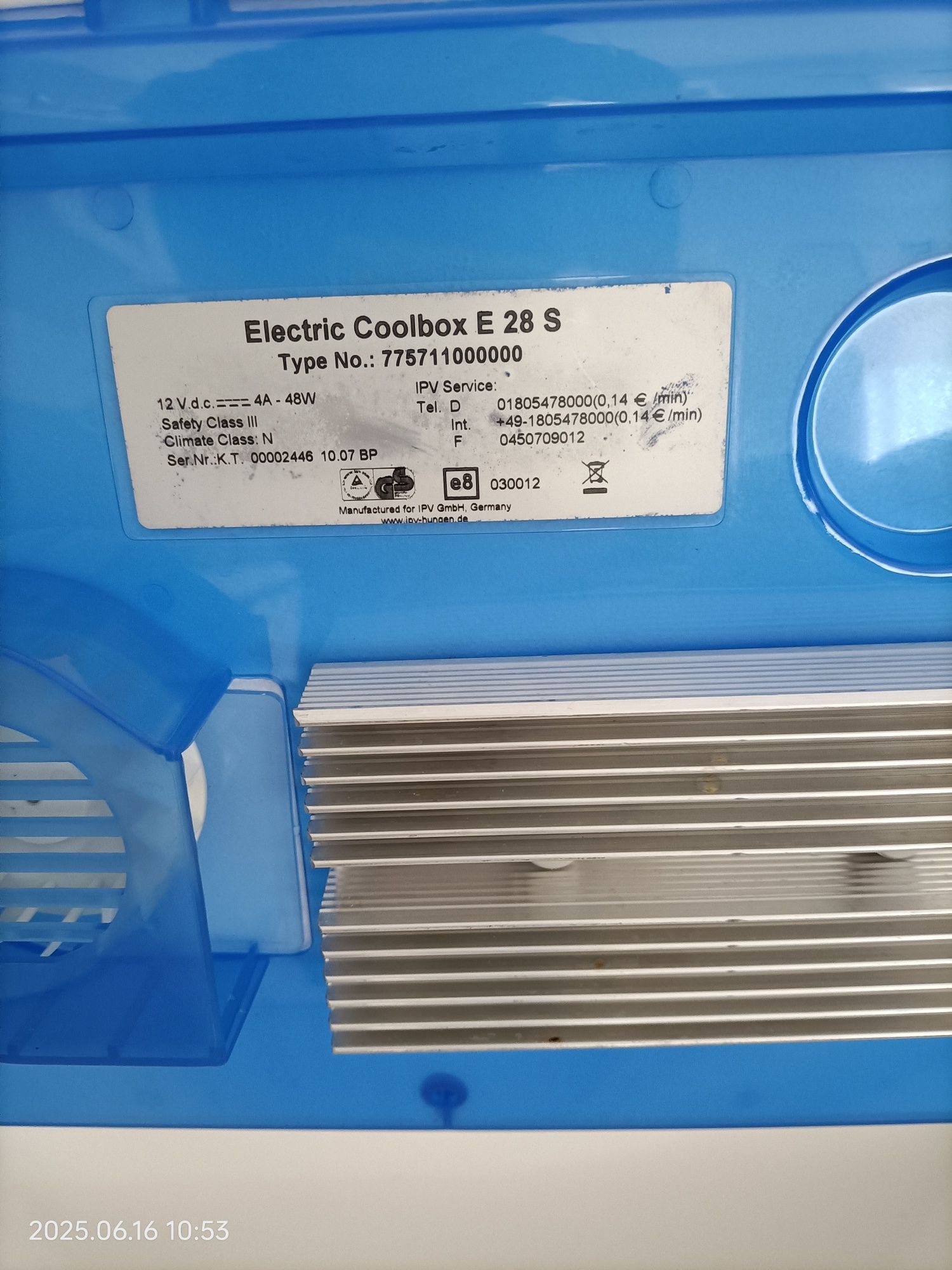Vendo geladeira com ligação ao isqueiro do carro