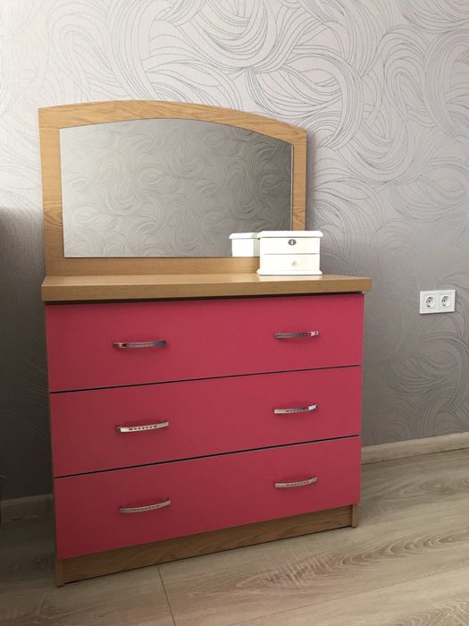 Комод з дзеркалом для дівчинки Трюмо