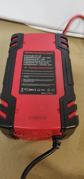 Зарядний пристрій 12V/24V